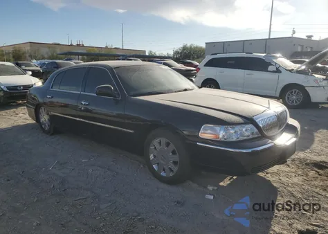 2008 Lincoln Town Car Signature Long Wheelbase z USA, uszkodzony, nr VIN 2LNHM85W68X634537